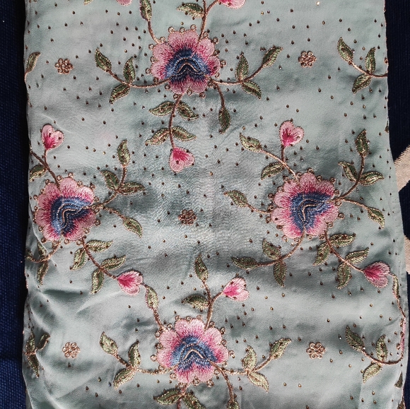 DESIGNER- SAREE - Picture 3 of 9